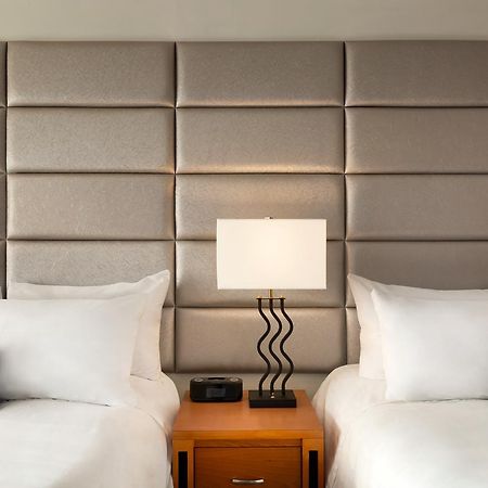 Poco Inn And Suites Hotel And Conference Center Порт-Коквитлам Экстерьер фото