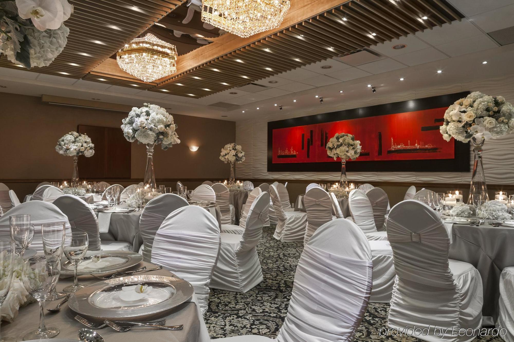 Poco Inn And Suites Hotel And Conference Center Порт-Коквитлам Экстерьер фото