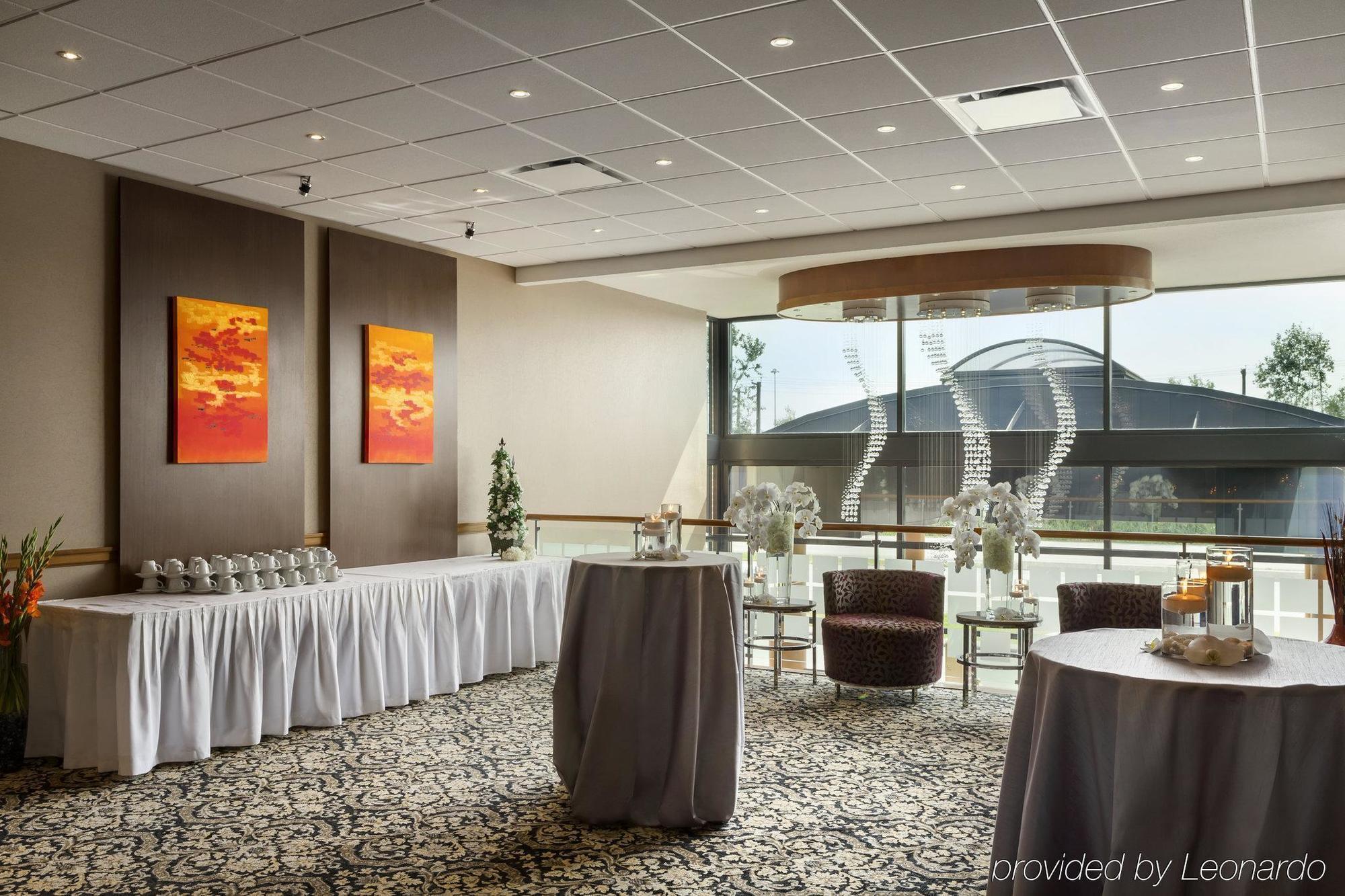 Poco Inn And Suites Hotel And Conference Center Порт-Коквитлам Экстерьер фото