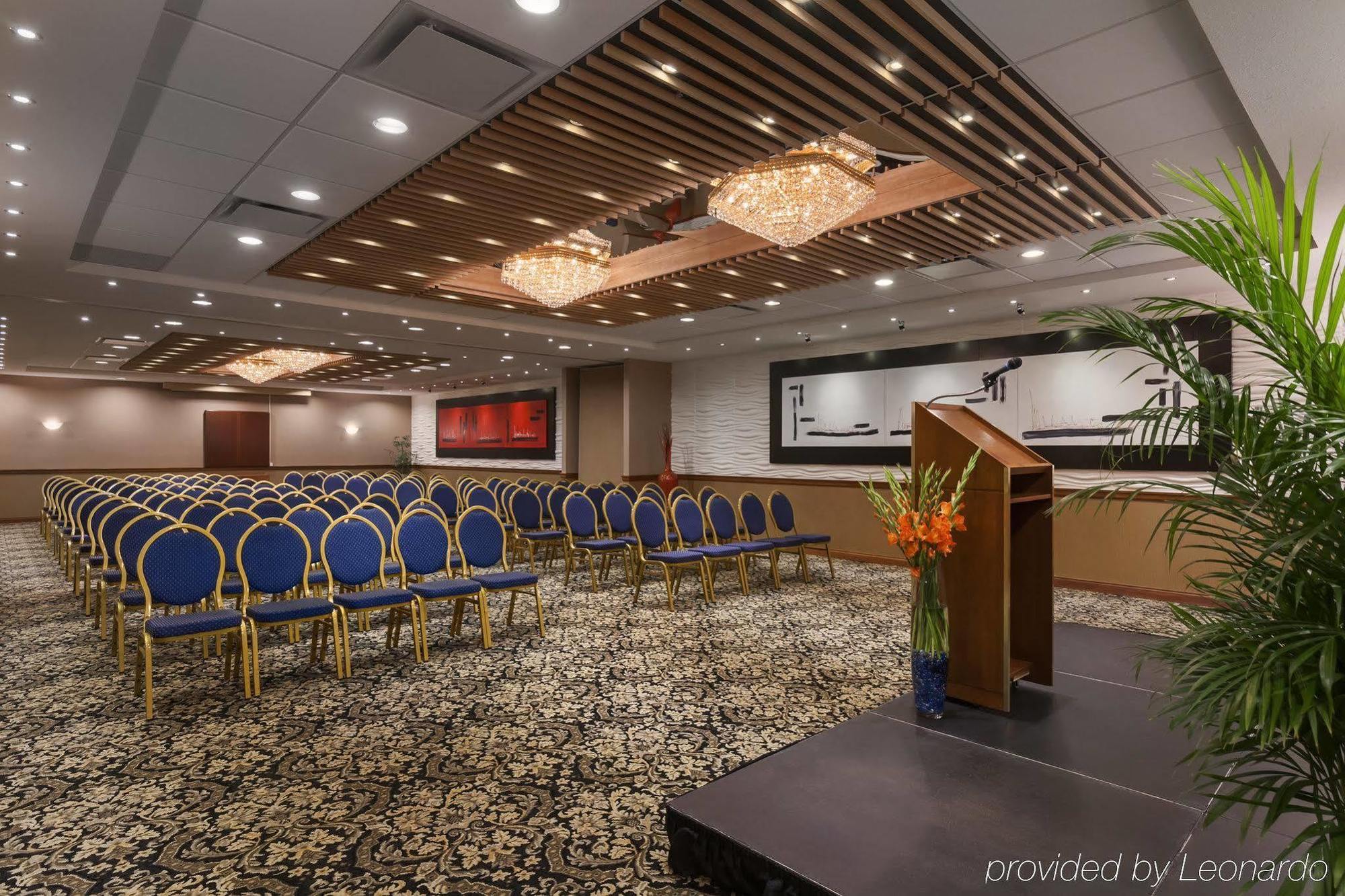 Poco Inn And Suites Hotel And Conference Center Порт-Коквитлам Экстерьер фото