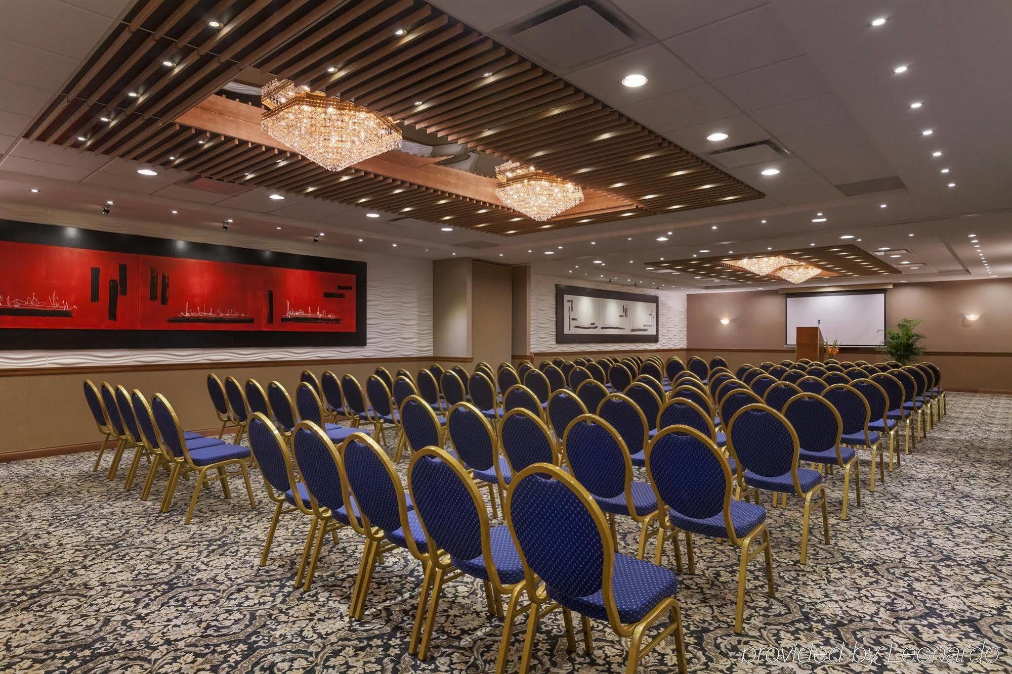 Poco Inn And Suites Hotel And Conference Center Порт-Коквитлам Экстерьер фото