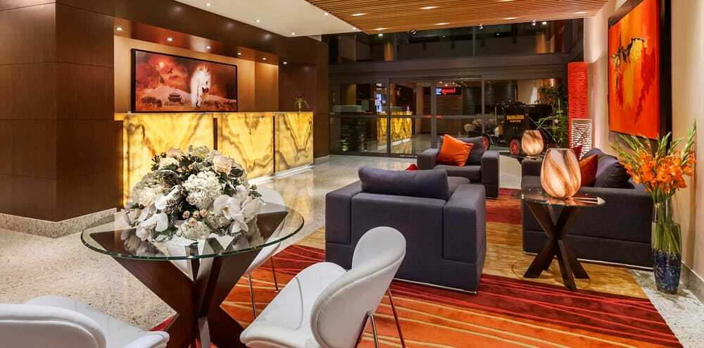 Poco Inn And Suites Hotel And Conference Center Порт-Коквитлам Экстерьер фото